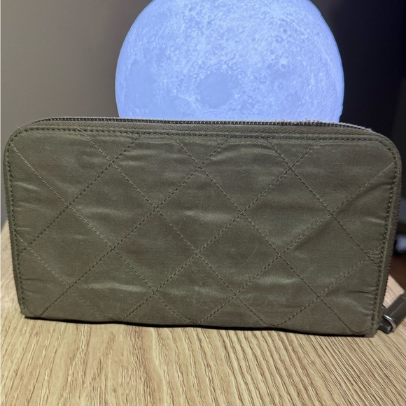 ❤️PRADA NYLON ZIPPY WALLET❤️ - Picture 4 of 14